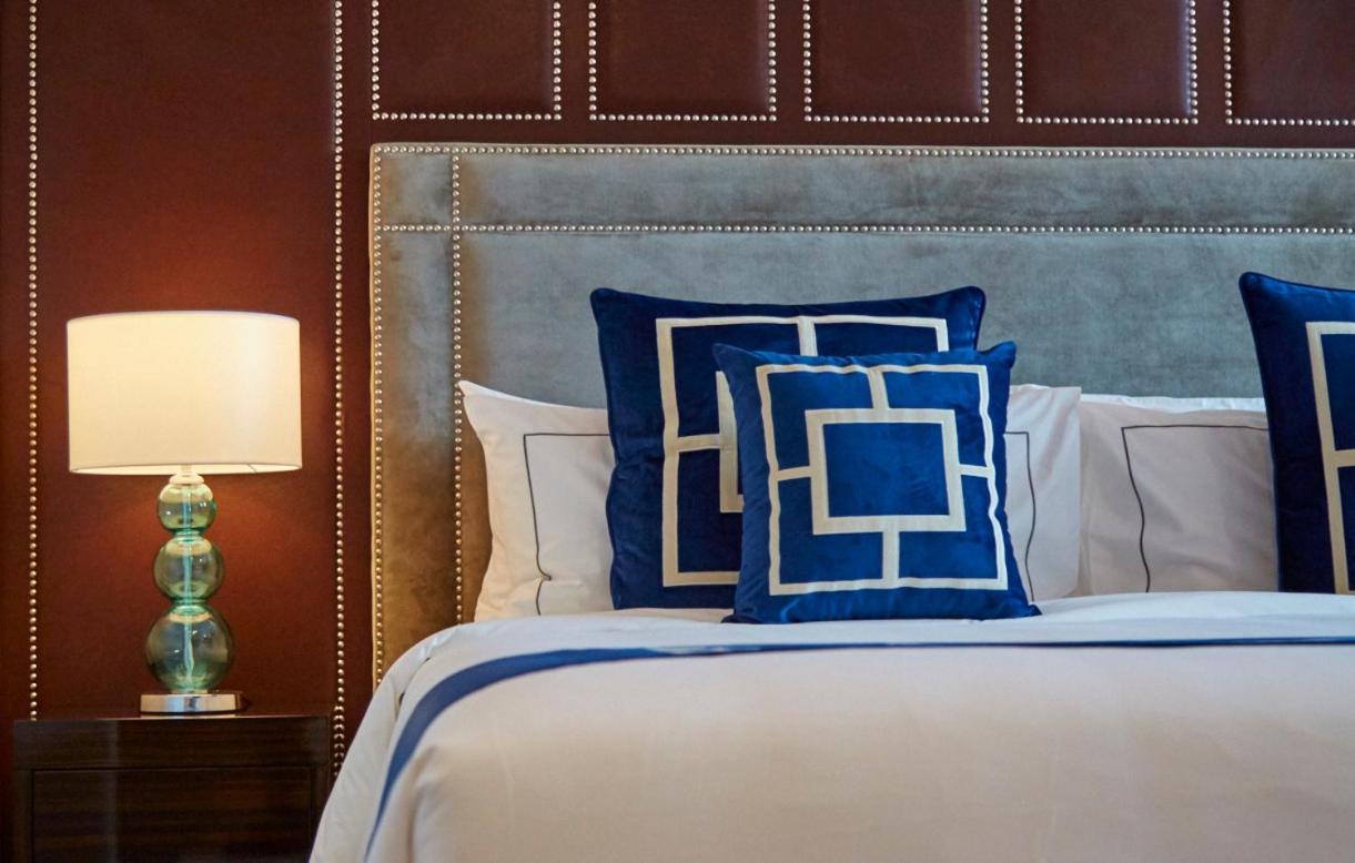 The Face Style Hotel Kuala Lumpur Exterior foto A bed with a headboard