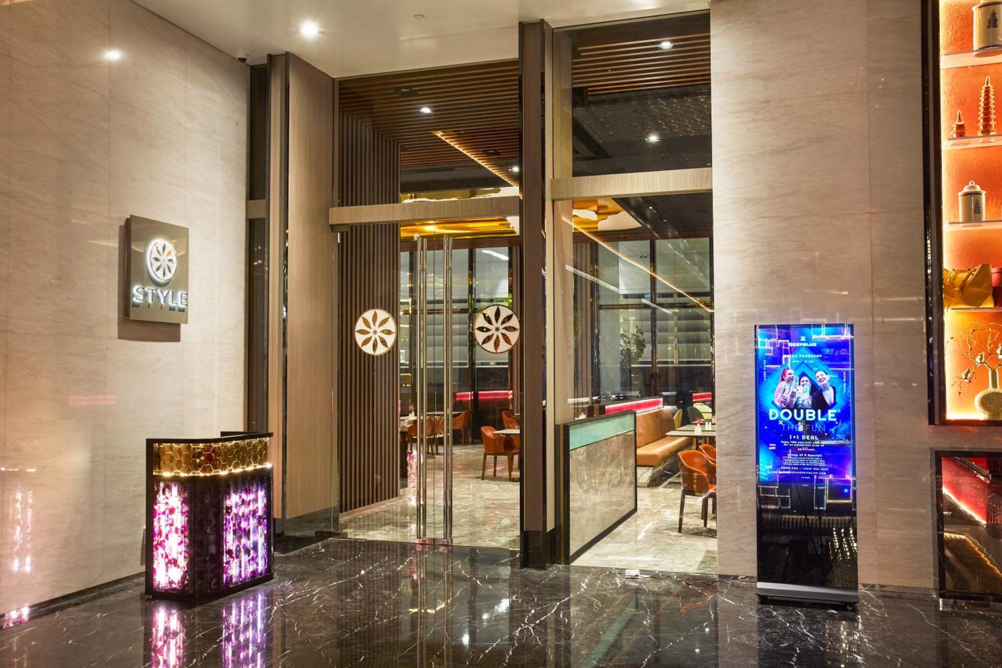 The Face Style Hotel Kuala Lumpur Exterior foto Entrance of Double Club
